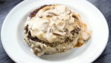 دستور تهیه برگر مرغ خانگی با سس قارچ