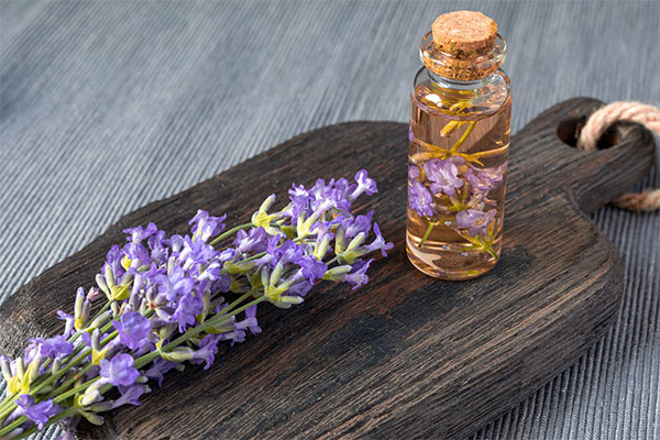 فواید روغن اسطوخودوس برای سلامت جسم و روان