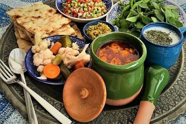 طرز تهیه آبگوشت سنتی و قهوه خانه ای اصیل دو پیازه