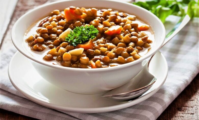 تهیه خوراک عدس و اسفناج با این روش ساده ؛ بمب آهن و انرژی!