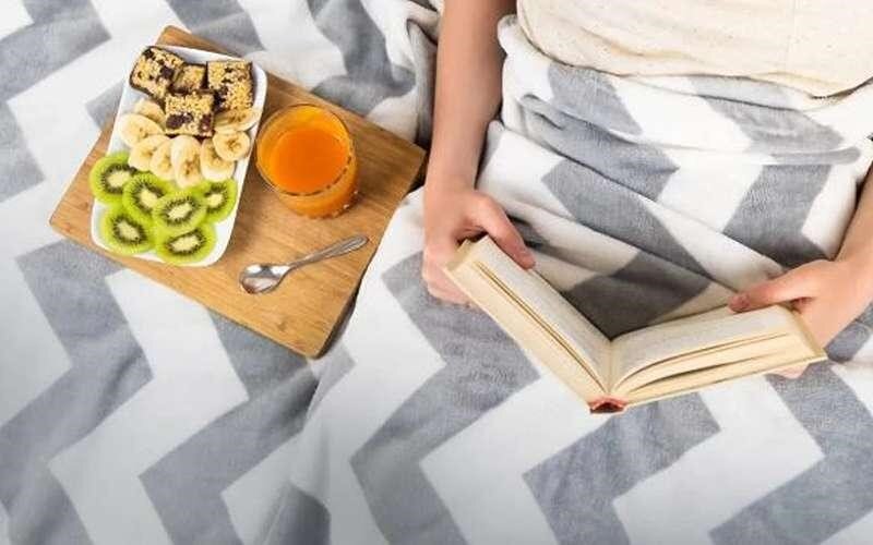 چه غذاهایی برای شب بخوریم که خواب راحت‌تری داشته باشیم؟