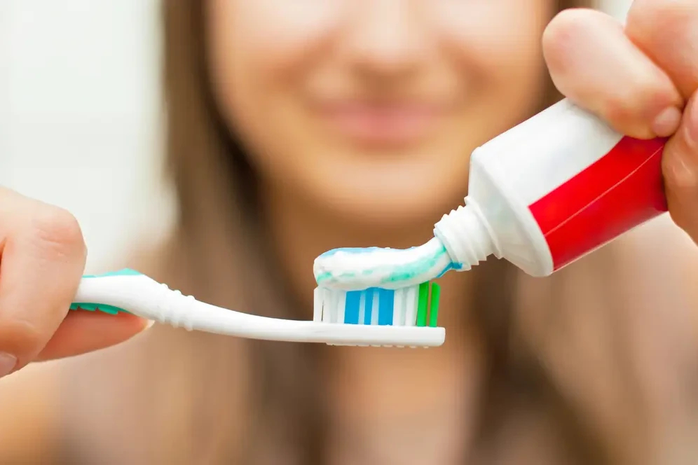 Best-Whitening-Toothpaste-uai-996x664.jpg