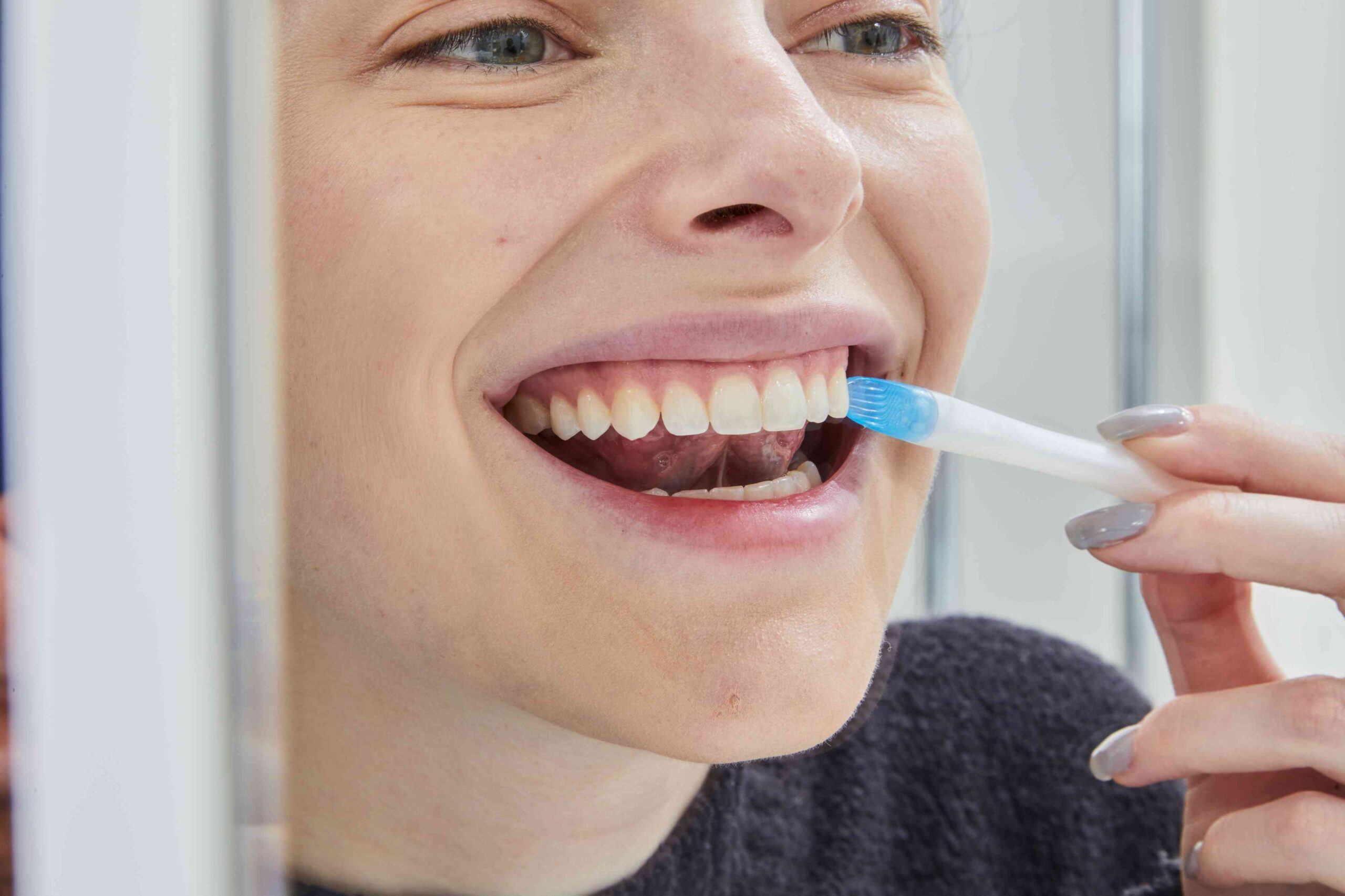 hlt-led-teeth-whitening-kits-test-crest-emulsion-light-tstaples-1398-9441e08241c441379207f8251d38ccb7.jpeg